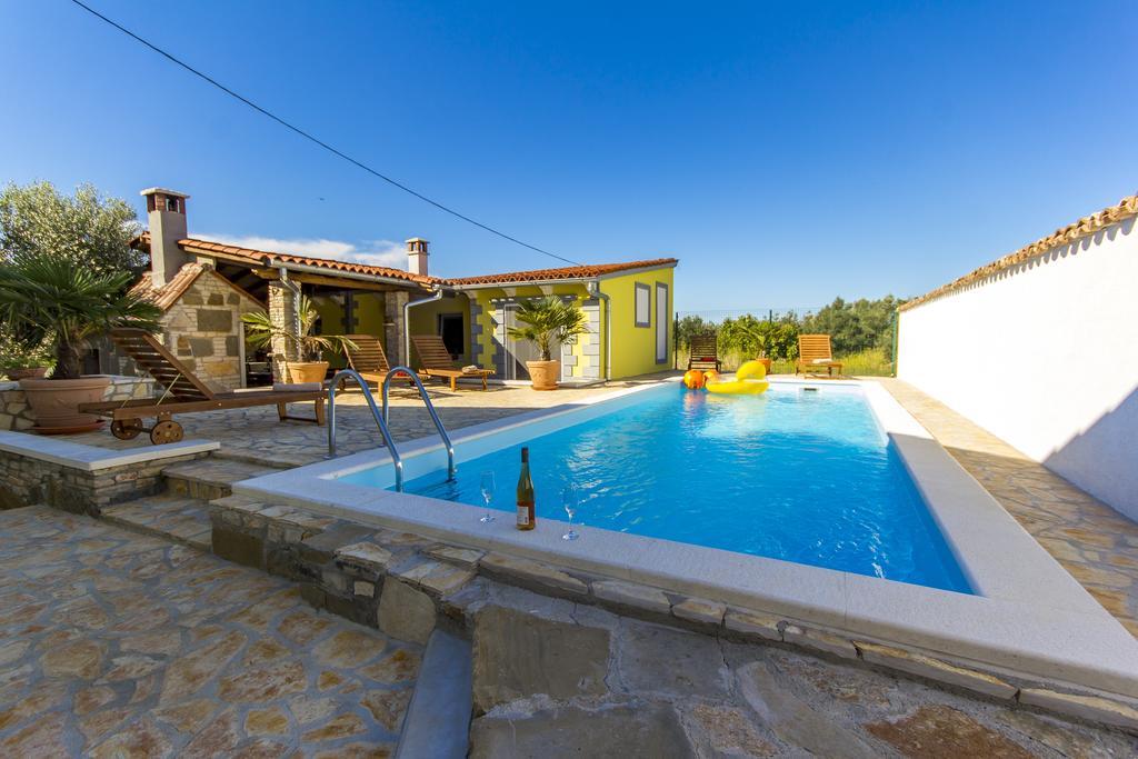Holiday Home Bukovac Пула Экстерьер фото